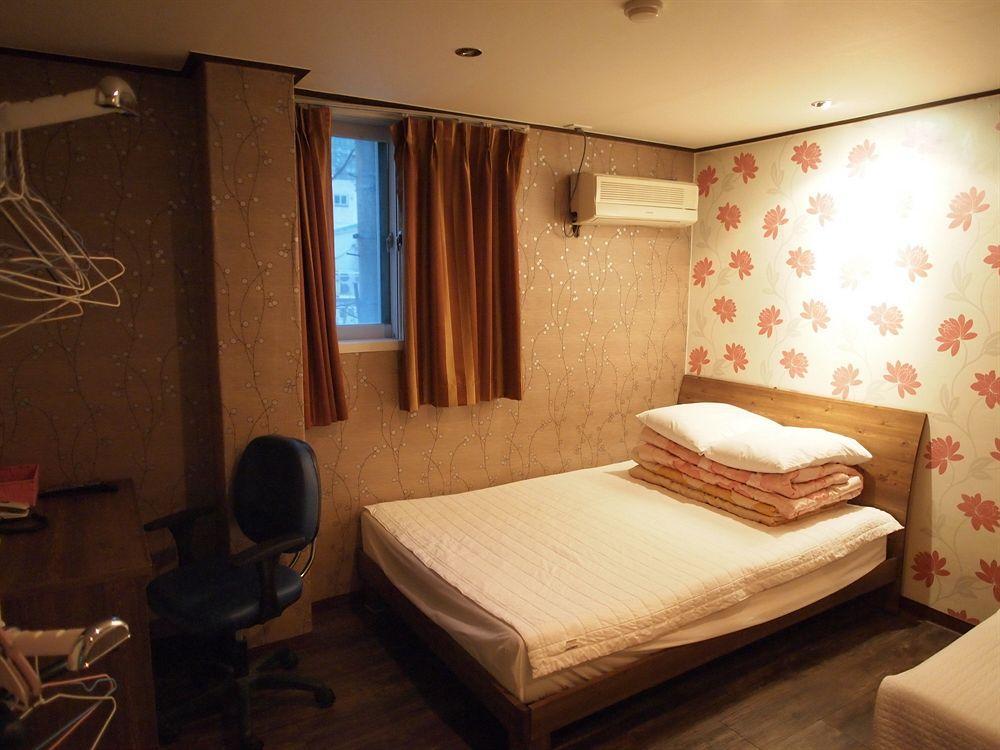Shinchon Guest House Seoul Ngoại thất bức ảnh