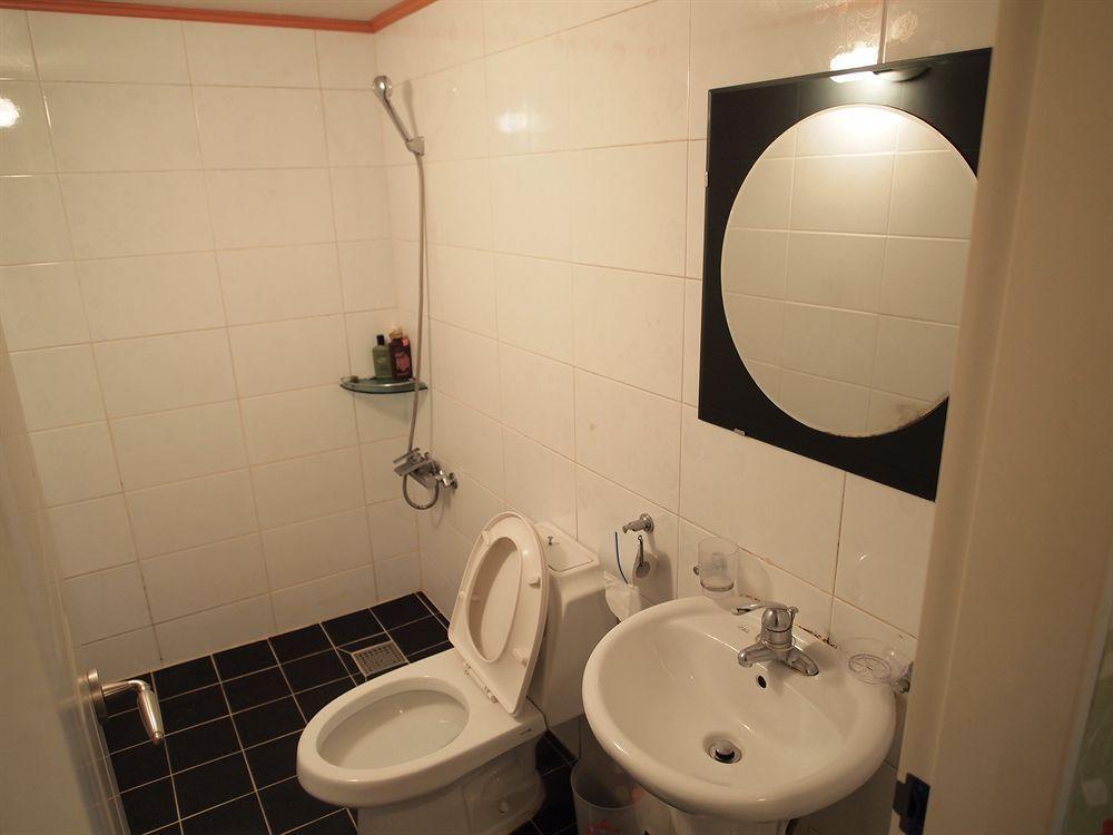 Shinchon Guest House Seoul Ngoại thất bức ảnh
