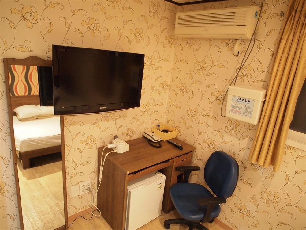 Shinchon Guest House Seoul Ngoại thất bức ảnh