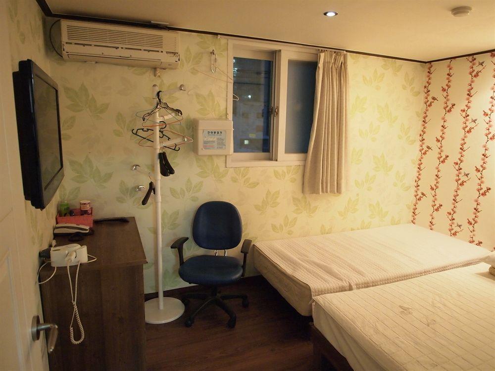 Shinchon Guest House Seoul Ngoại thất bức ảnh